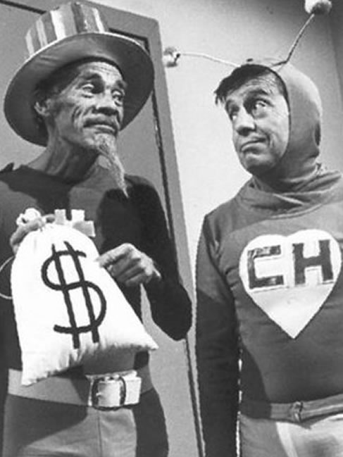 Roberto Gómez Bolaños como Chapolin e Ramón Valdéz como Super Sam.